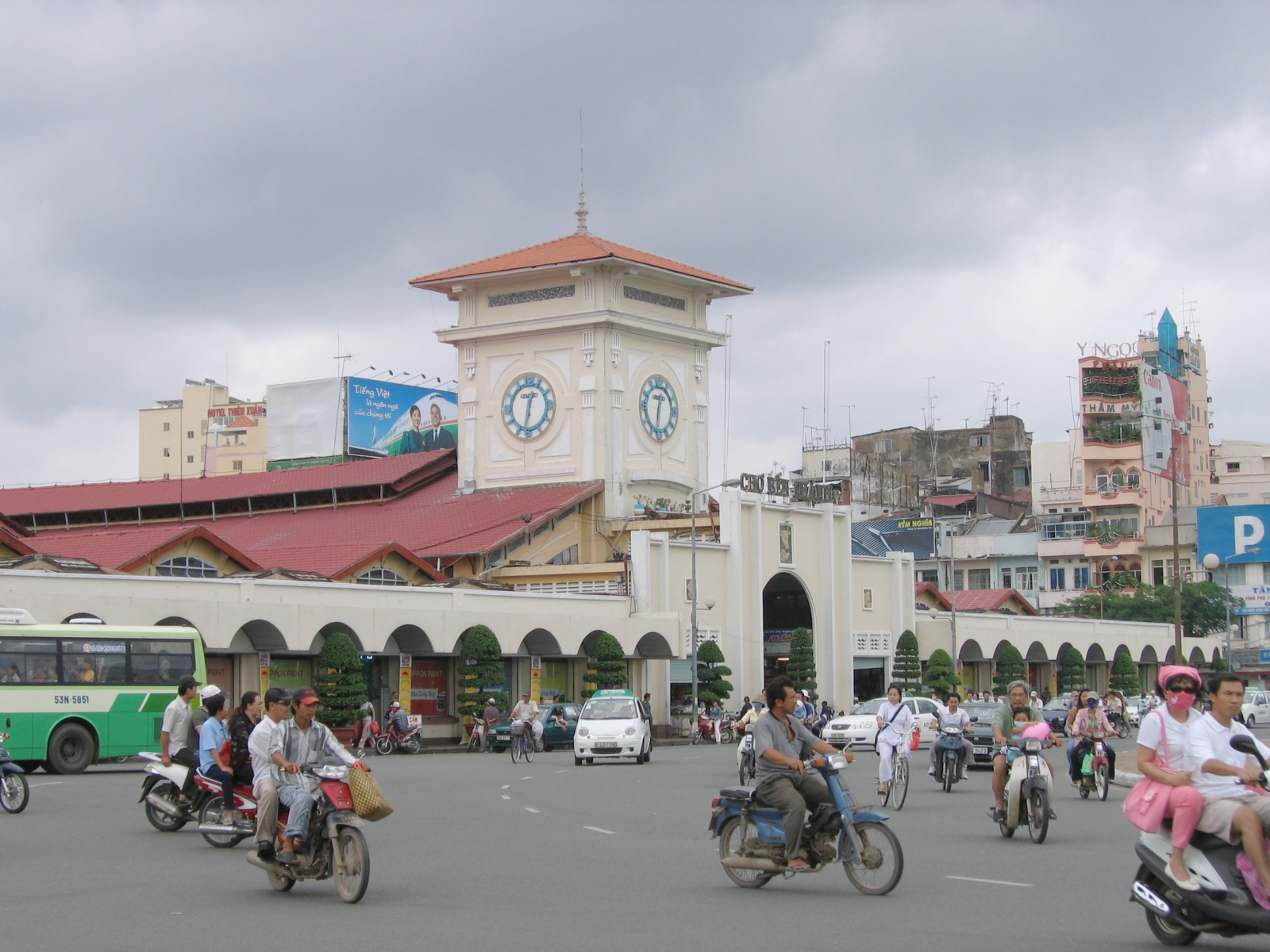 Ben Thanh market